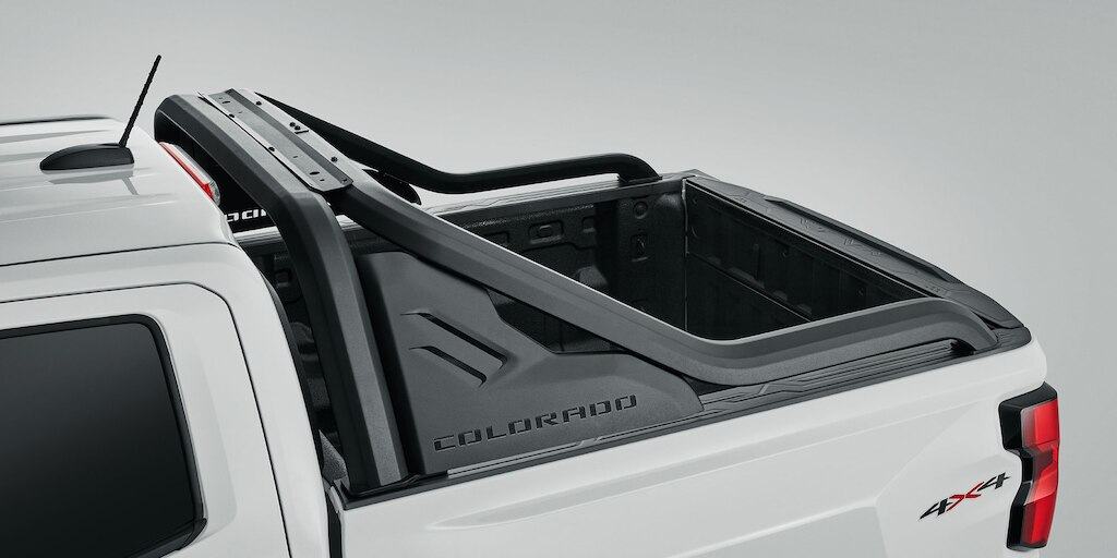 Mantén todo en su lugar con los accesorios para caja de carga de tu camioneta Chevrolet Colorado 2025.